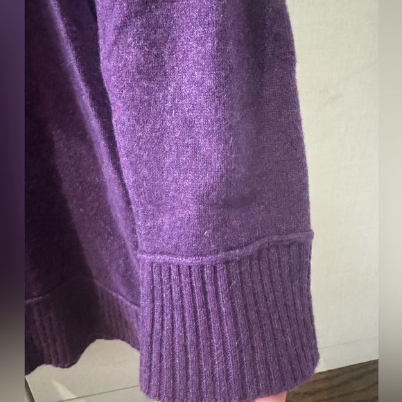 Purple Cashmere sweater. Size XS. - Picture 4 of 5